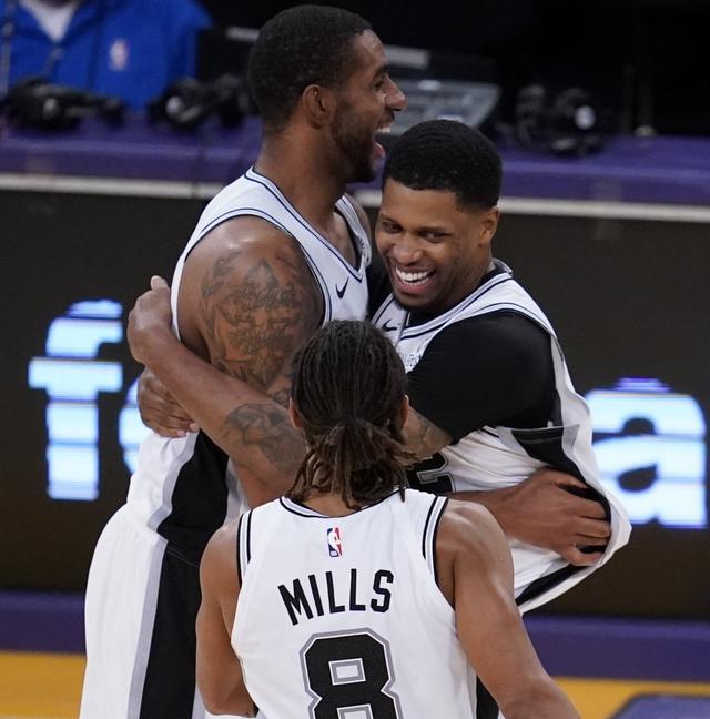 这背后不仅 这背后不仅